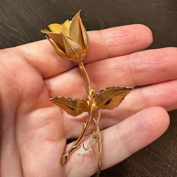 Vintage signed Giovanni Gold Tone Rose Brooch! - Picture 6 of 9